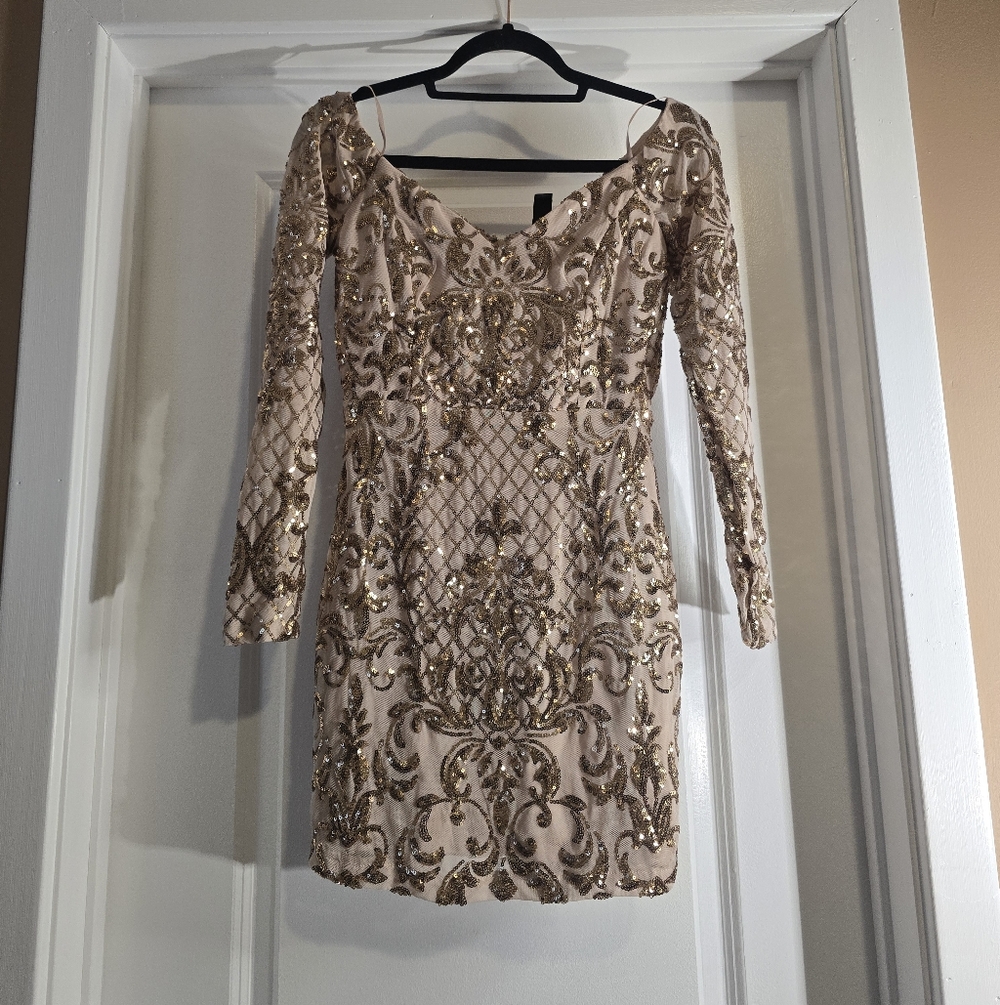 Windsor Gold Sequin Long Sleeve Dress